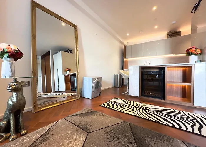 Lavish Penthouse River View Fast Wifi - Luxurylondonstays
